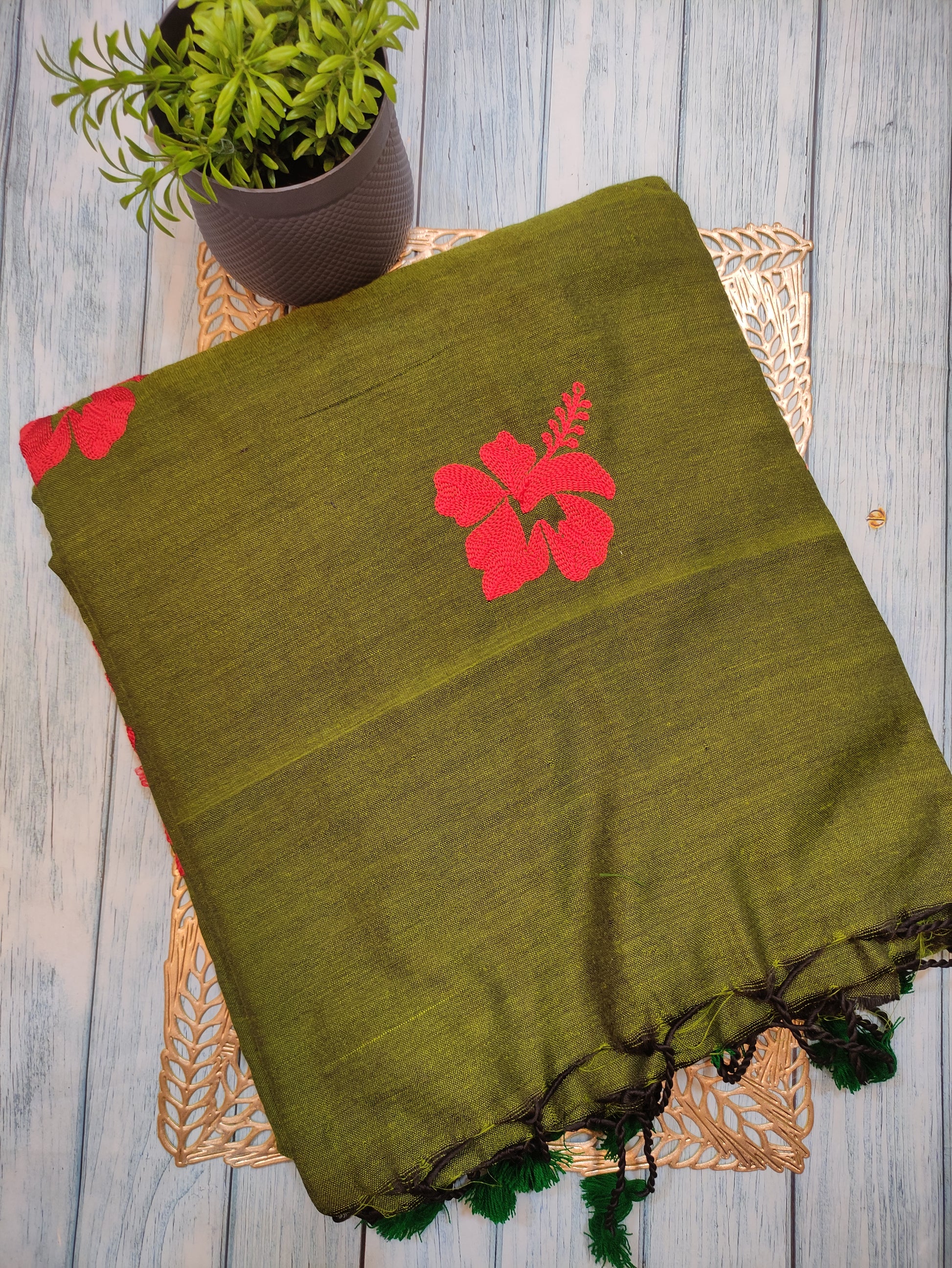 Hibiscus khadi HK44