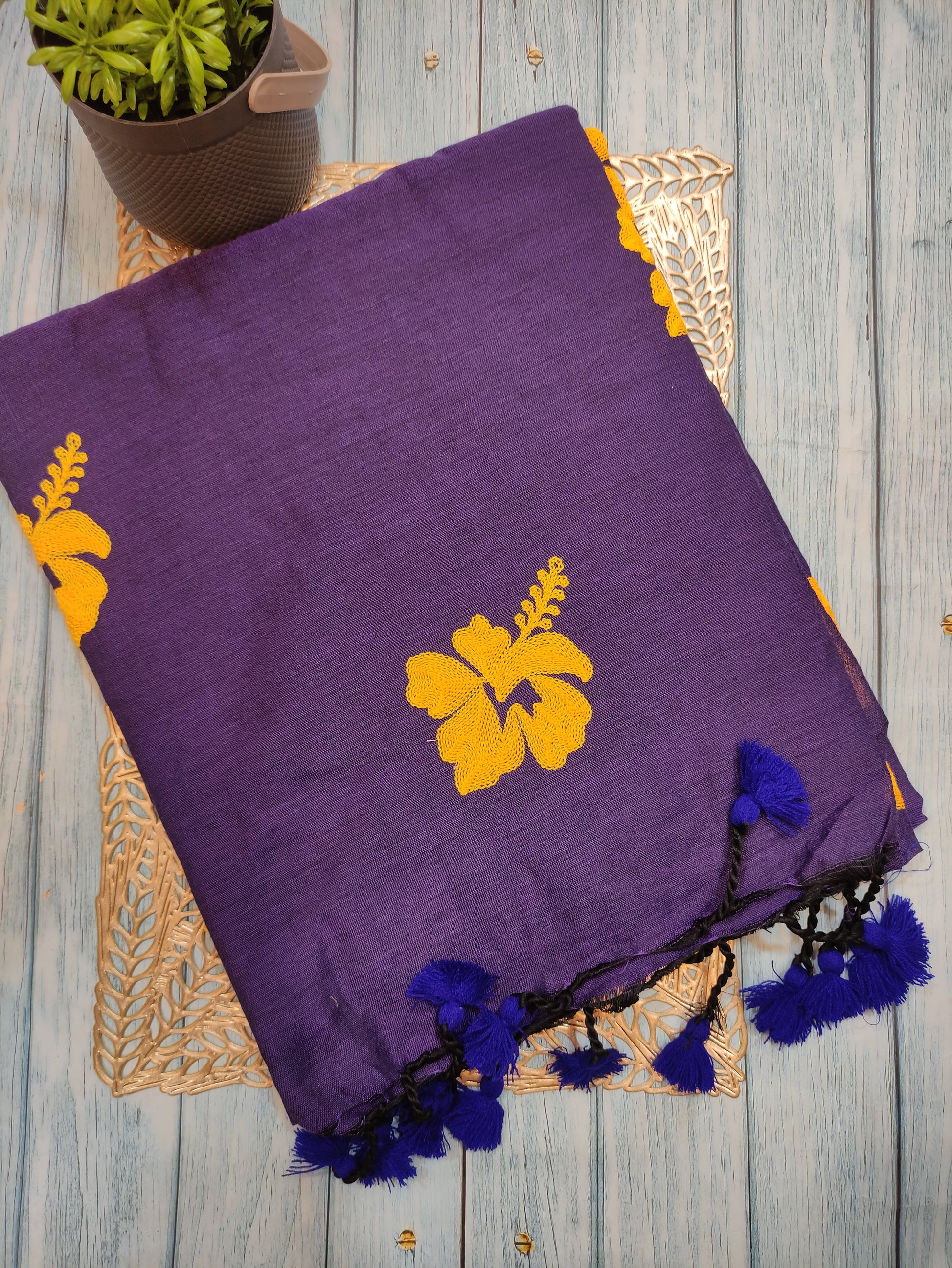Hibiscus khadi HK40